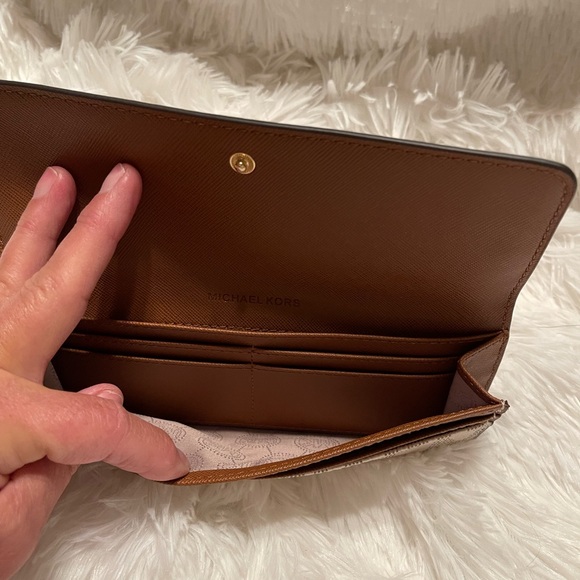 Michael Kors Envelope Wallet - Picture 6 of 7